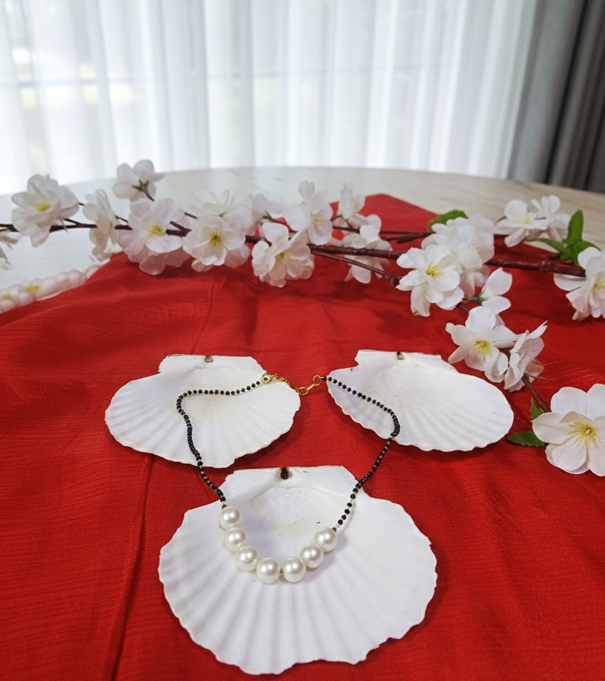 Black beads necklace with pendants: Elegant and Stylish Set