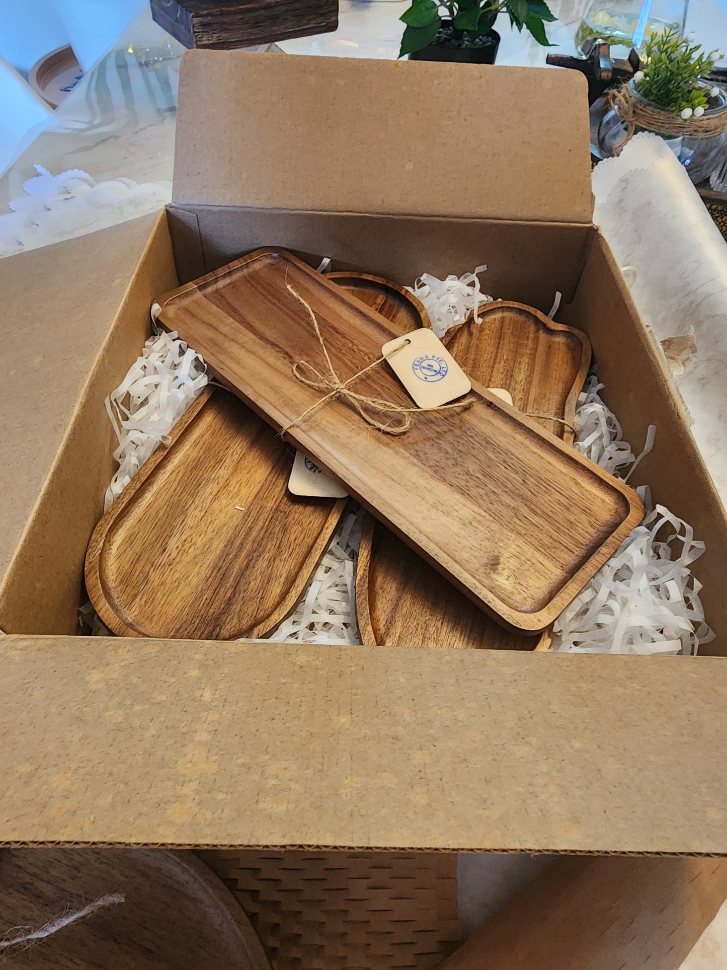 Set of 4 pieces of Eco-friendly Acacia Wood Leaf/cloud/rectangular/oval Shaped Wooden Tray