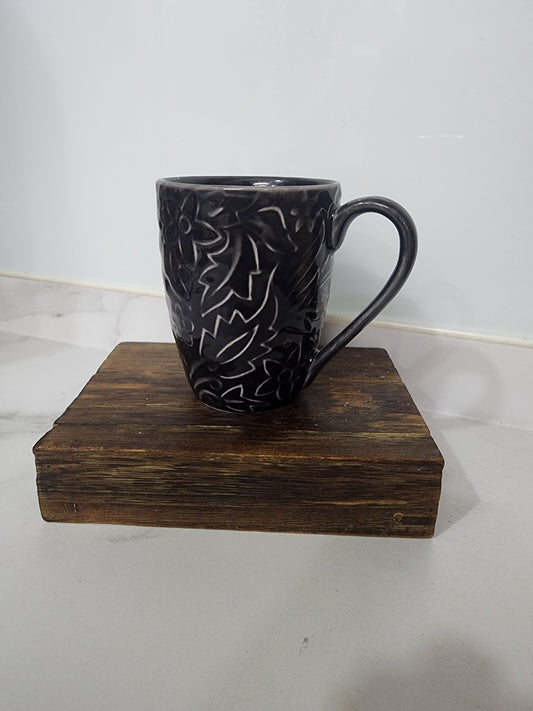 Noir Leaf Carved Mug