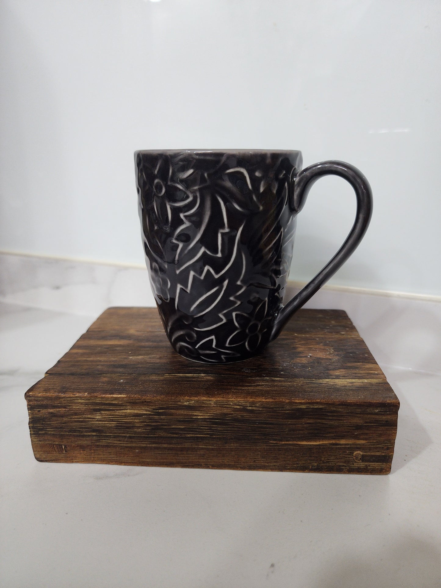 Noir Leaf Carved Mug