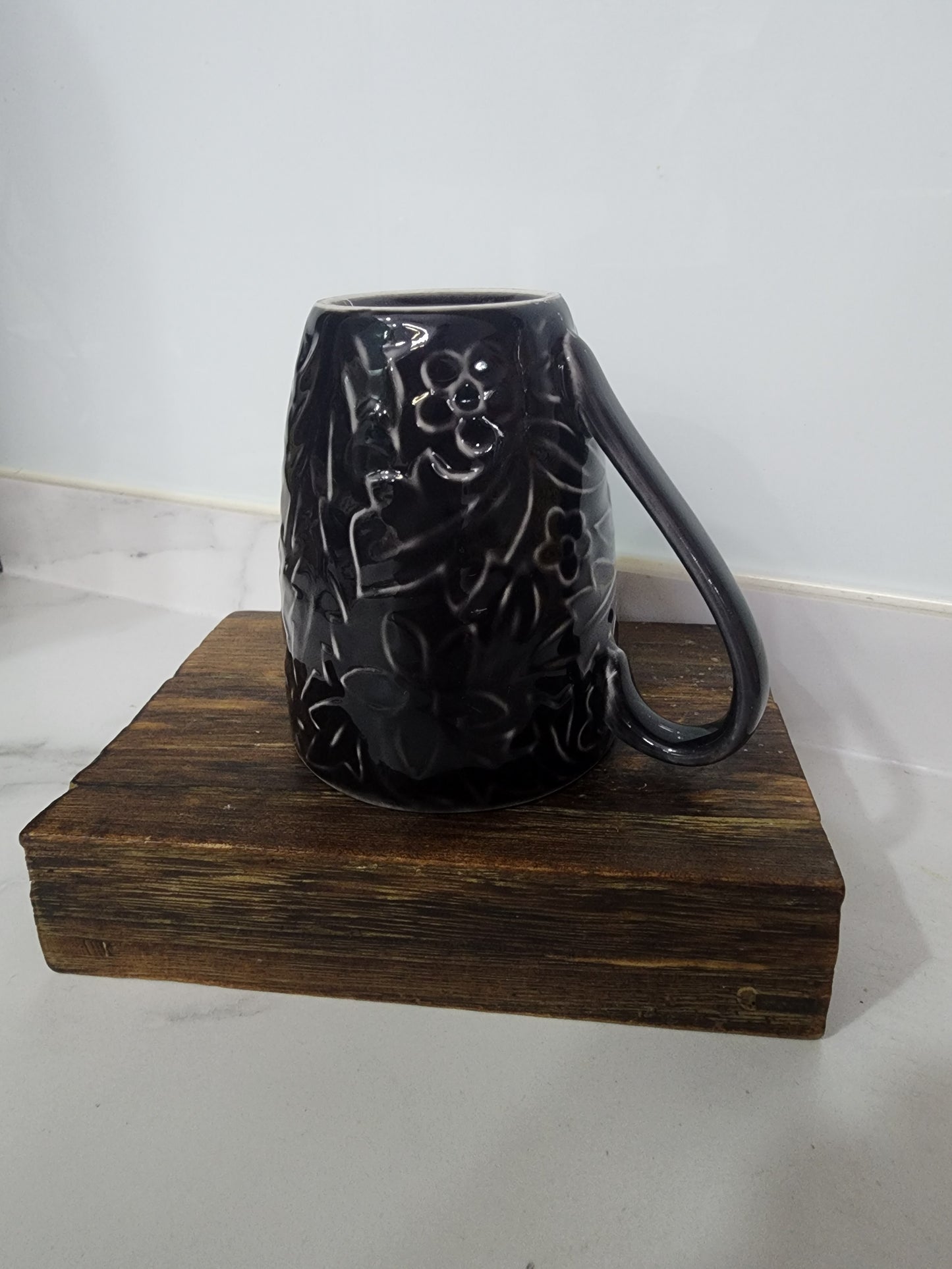 Noir Leaf Carved Mug