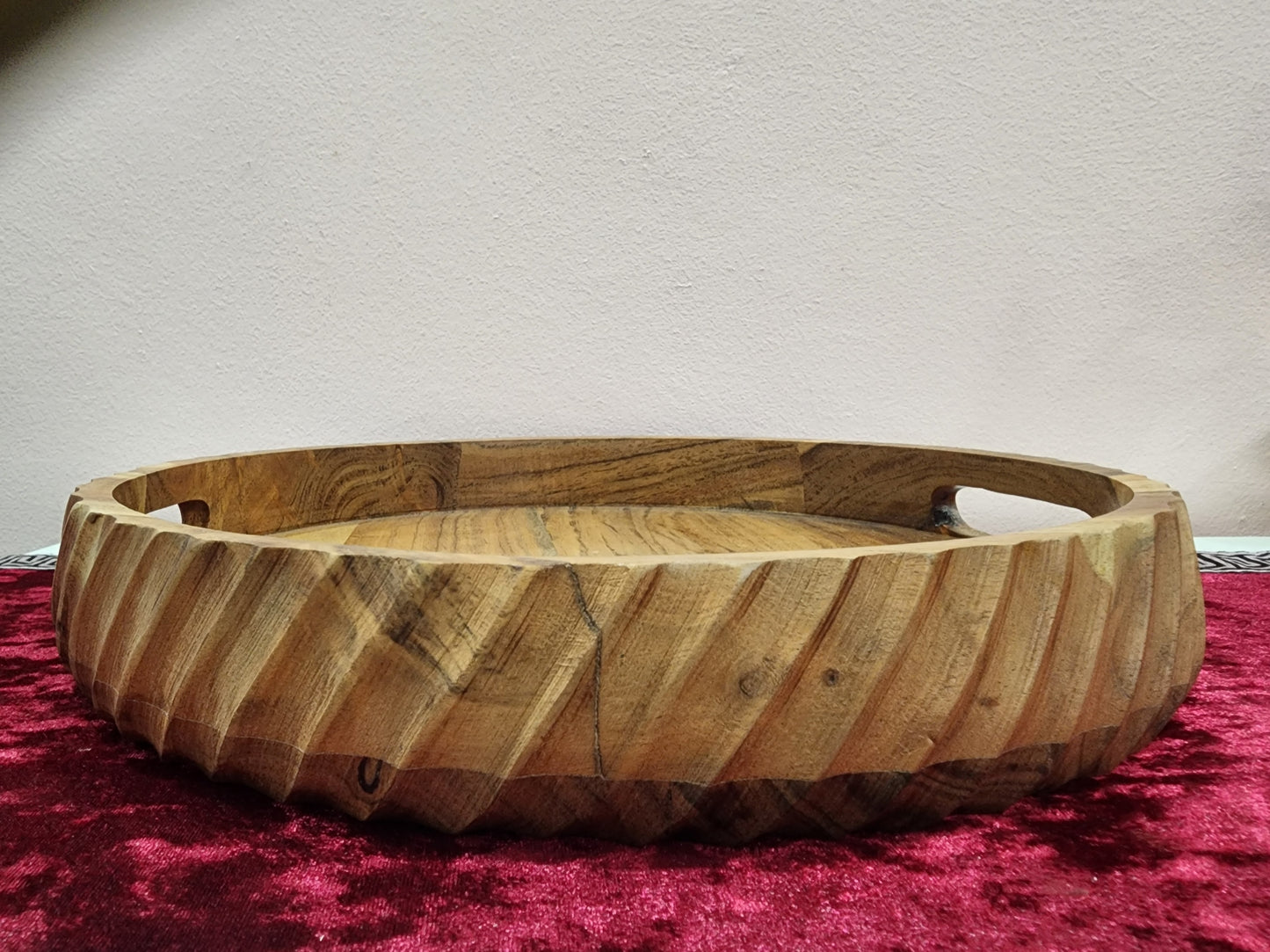 Heritage Acacia Round Tray with Carved Edge – Large