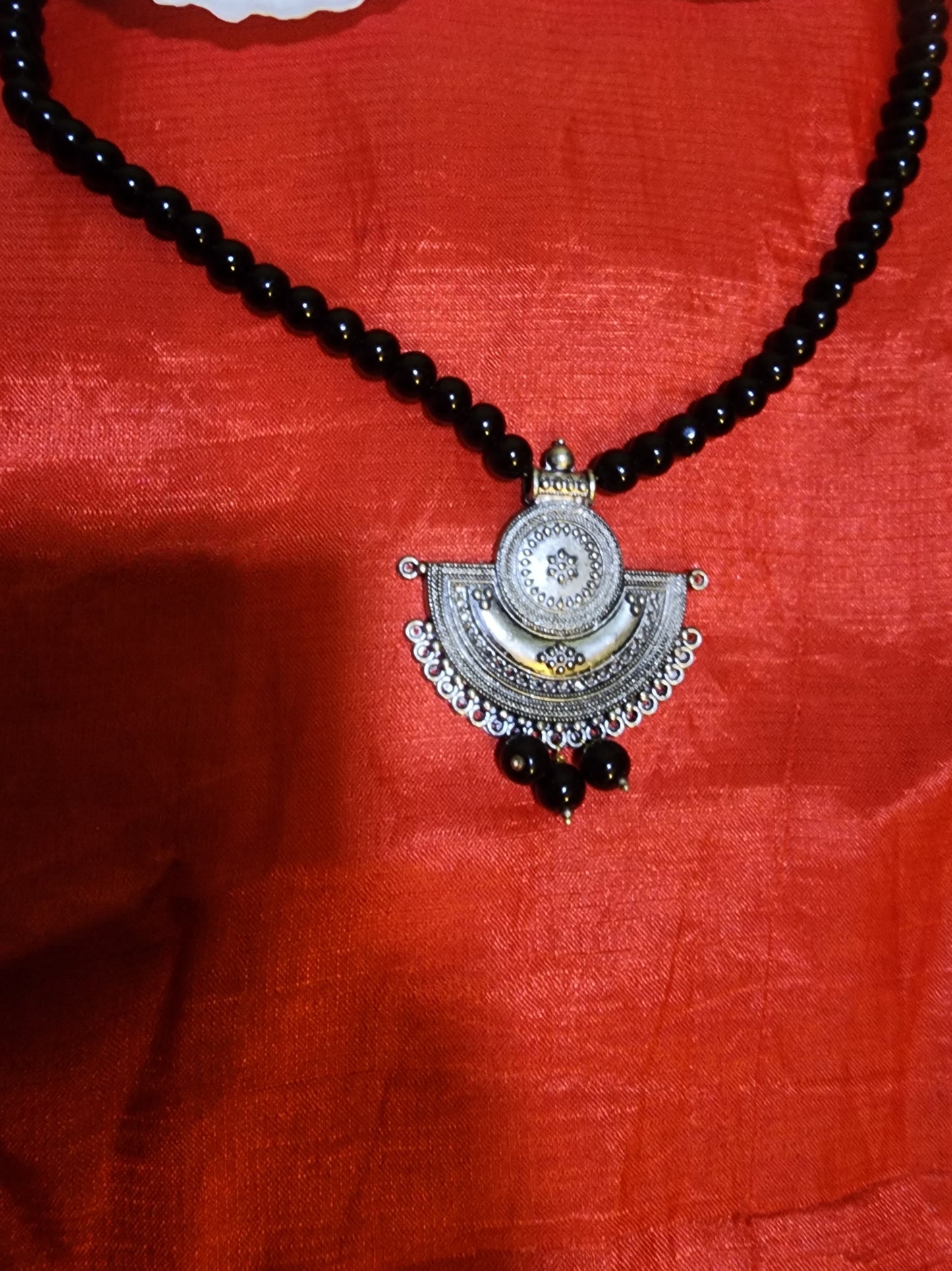 Beaded Black Pearls Necklace – Handcrafted Elegant Jewelry