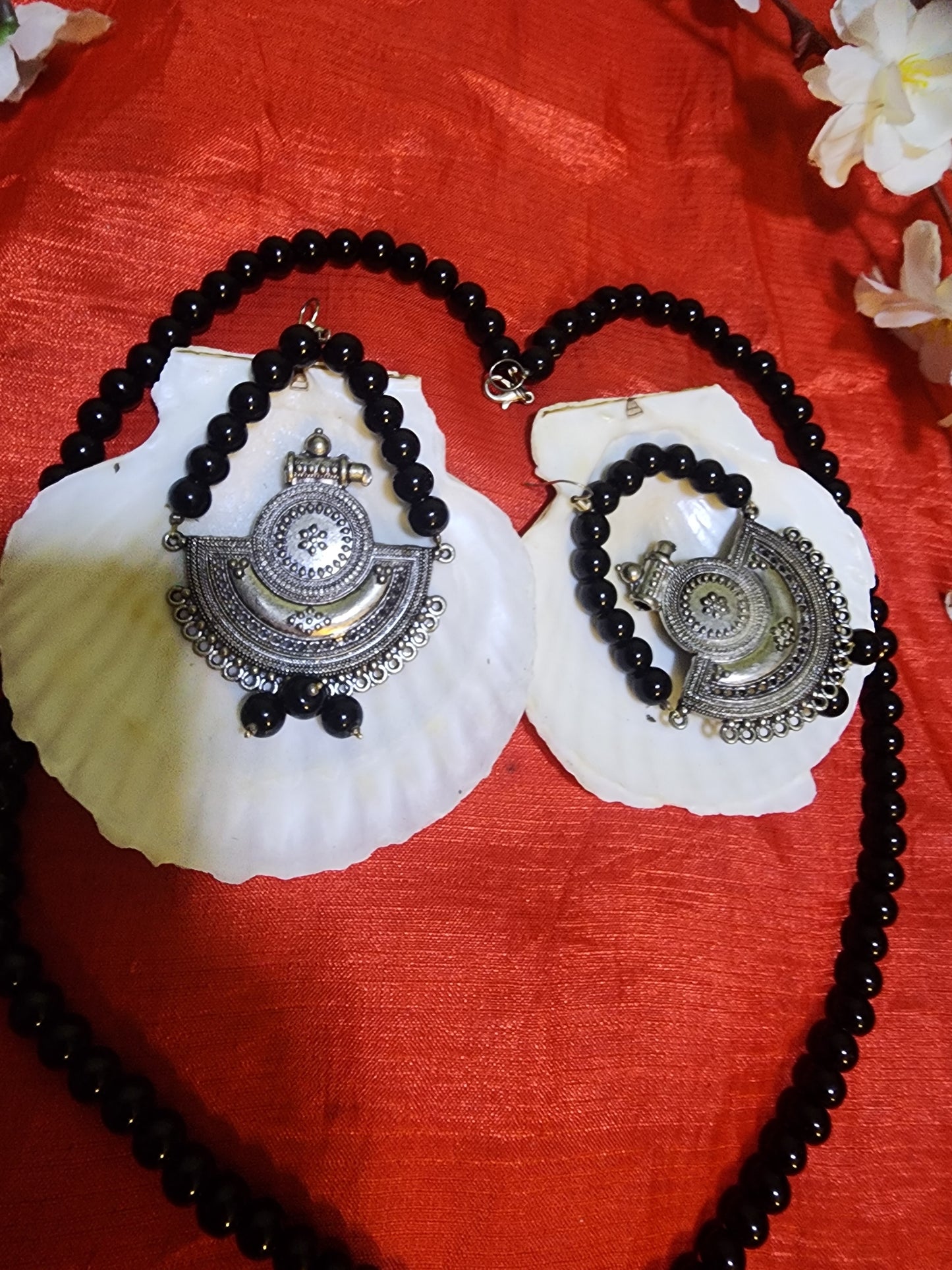 Beaded Black Pearls Necklace – Handcrafted Elegant Jewelry
