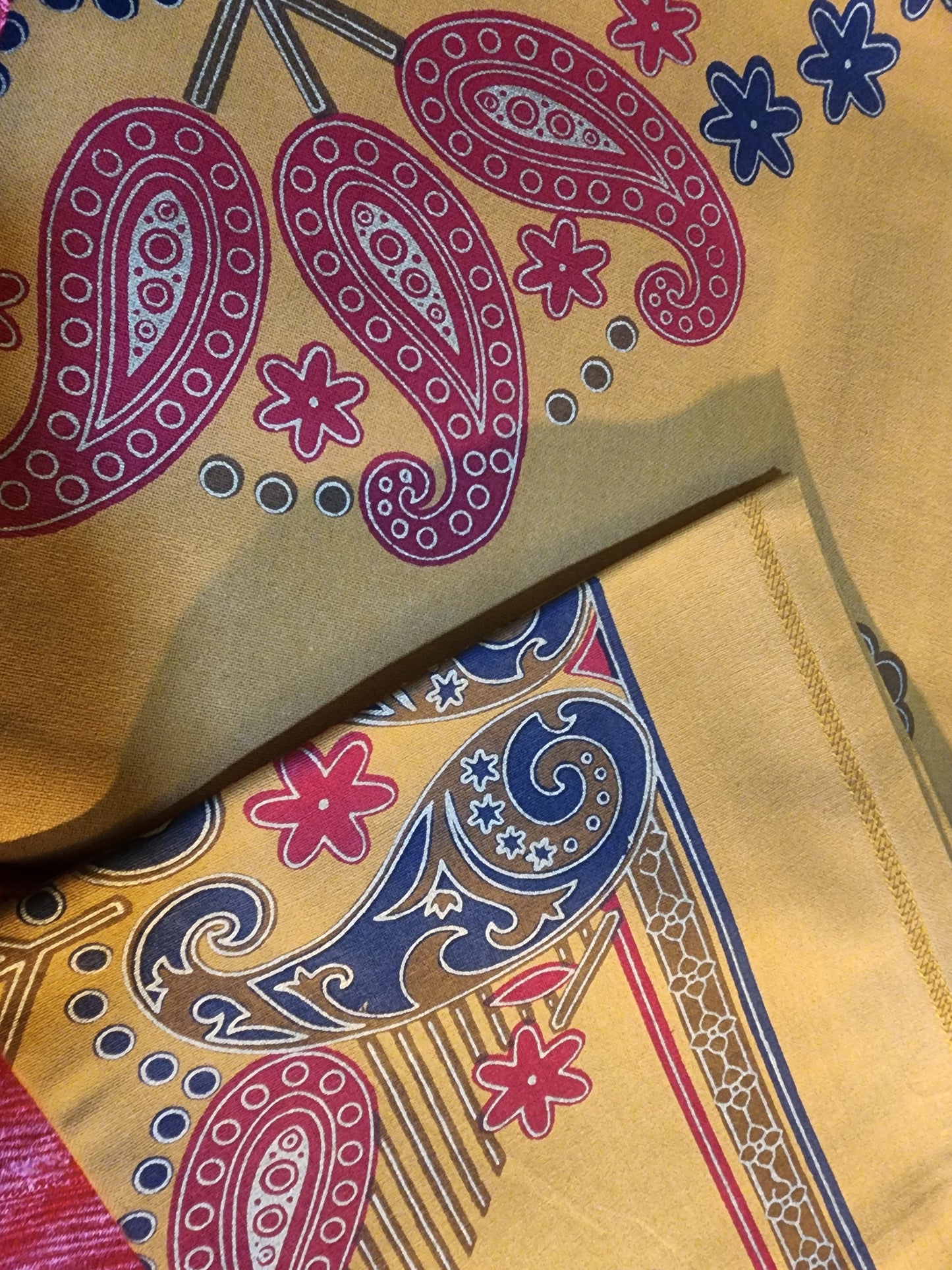 Royal Paisley Bloom King-Size Bedsheet Set with 2 Pcs of Pillow covers