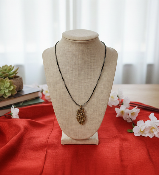 Black beads necklace with pendants: Elegant and Stylish Set