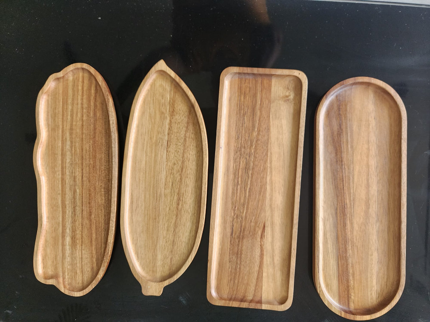 Set of 4 pieces of Eco-friendly Acacia Wood Leaf/cloud/rectangular/oval Shaped Wooden Tray