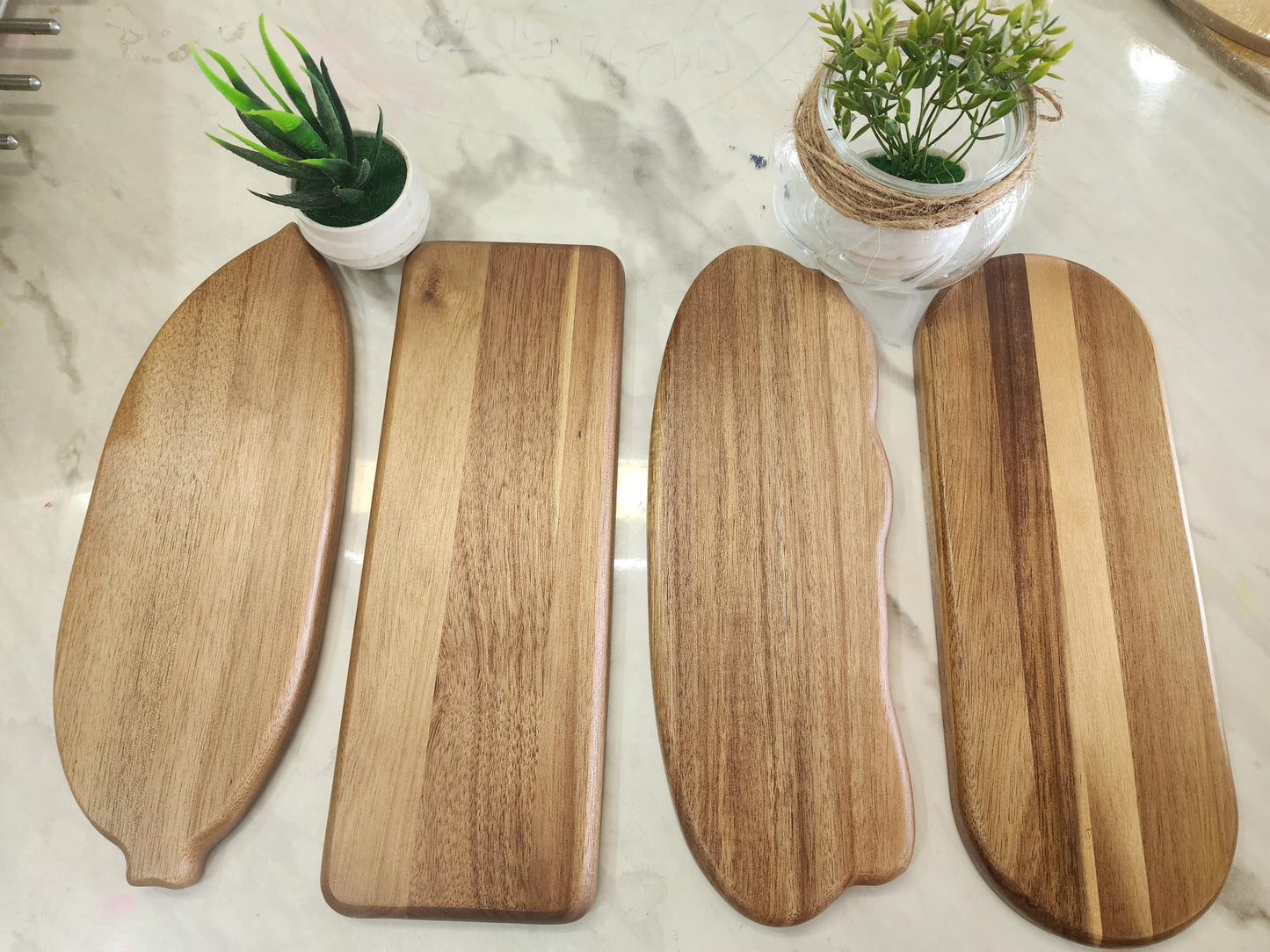 Set of 4 pieces of Eco-friendly Acacia Wood Leaf/cloud/rectangular/oval Shaped Wooden Tray