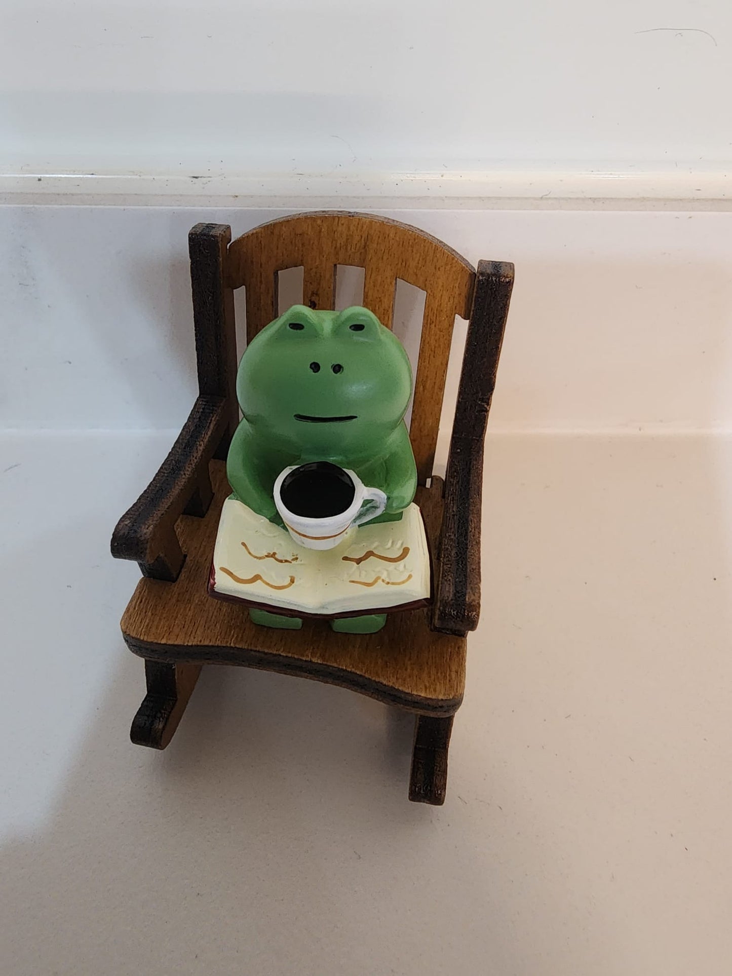 Japanese Resin Mini Frog Rocking Chair – Decorative Accent