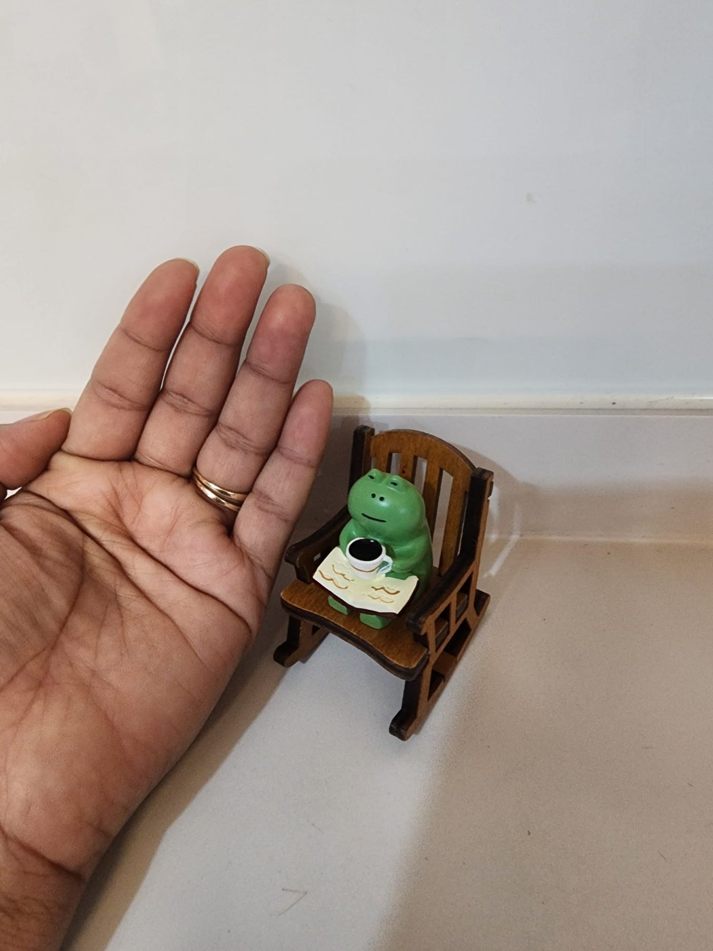 Japanese Resin Mini Frog Rocking Chair – Decorative Accent