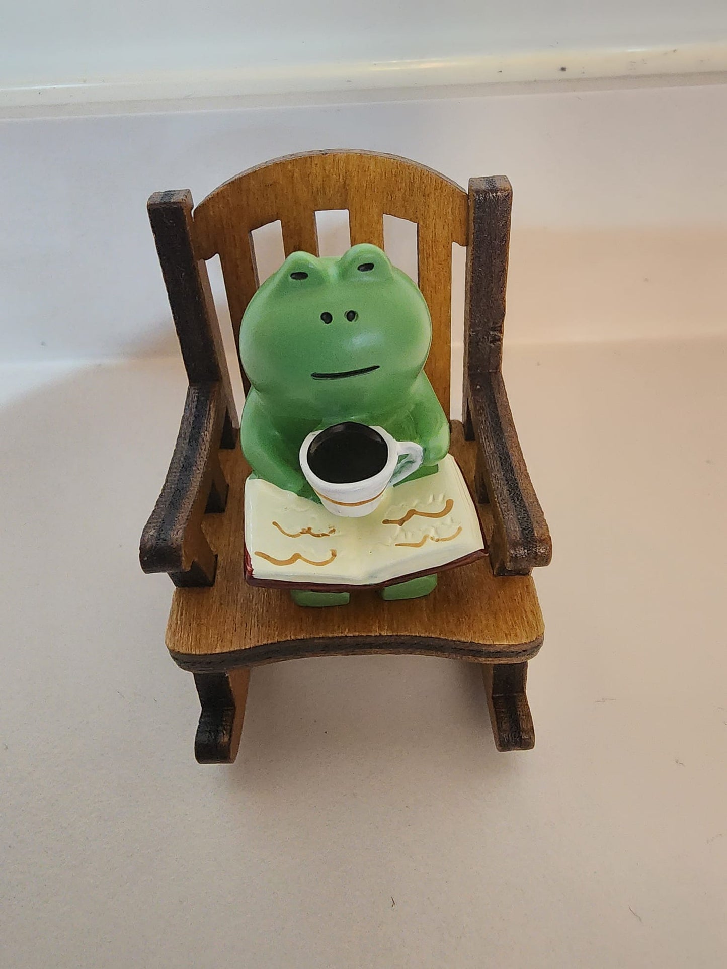 Japanese Resin Mini Frog Rocking Chair – Decorative Accent