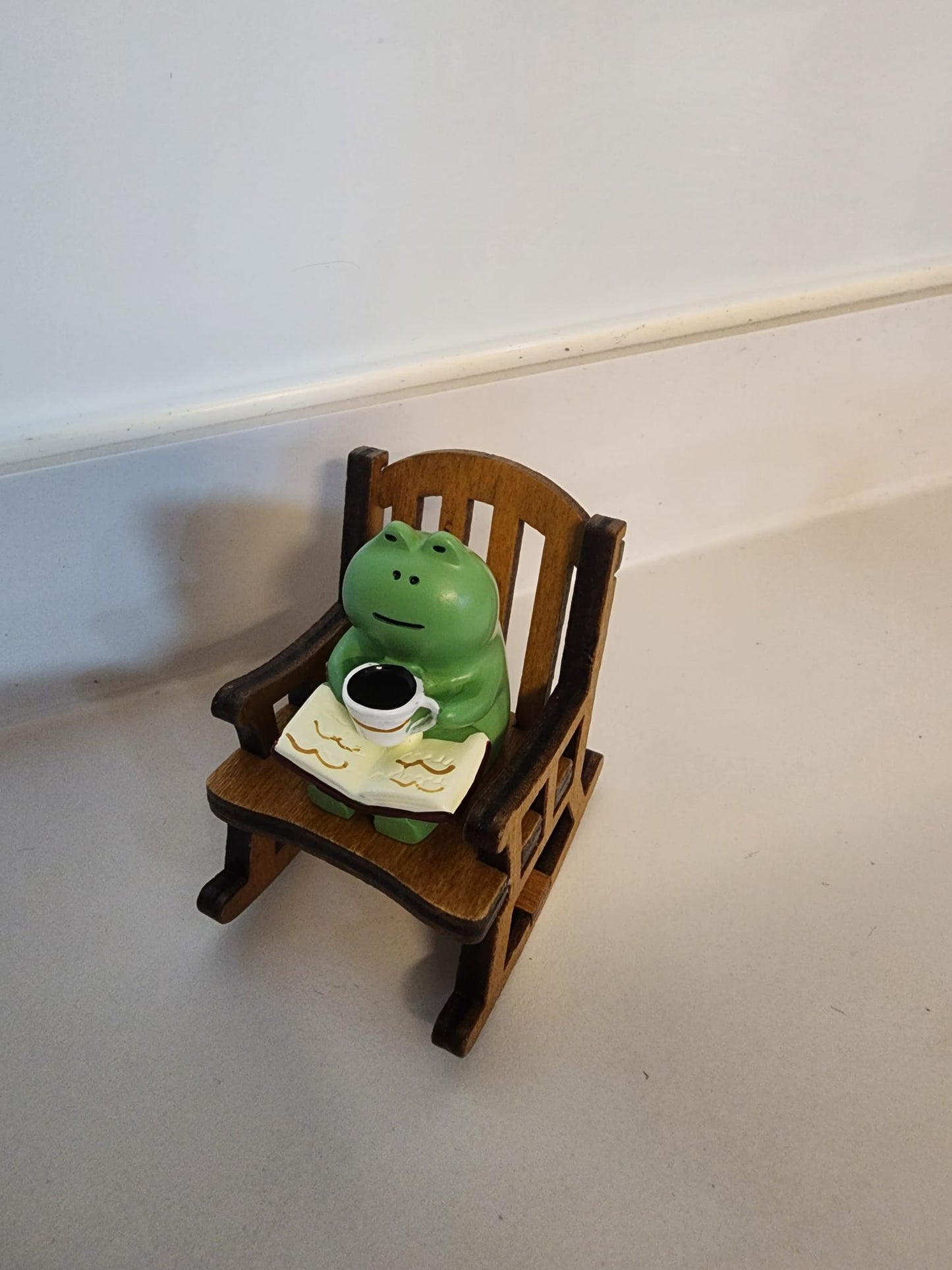 Japanese Resin Mini Frog Rocking Chair – Decorative Accent