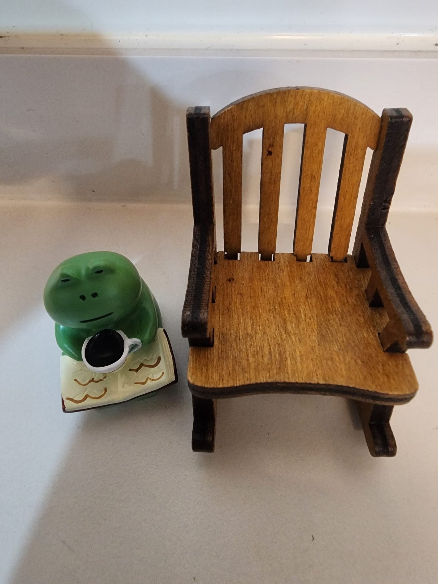 Japanese Resin Mini Frog Rocking Chair – Decorative Accent