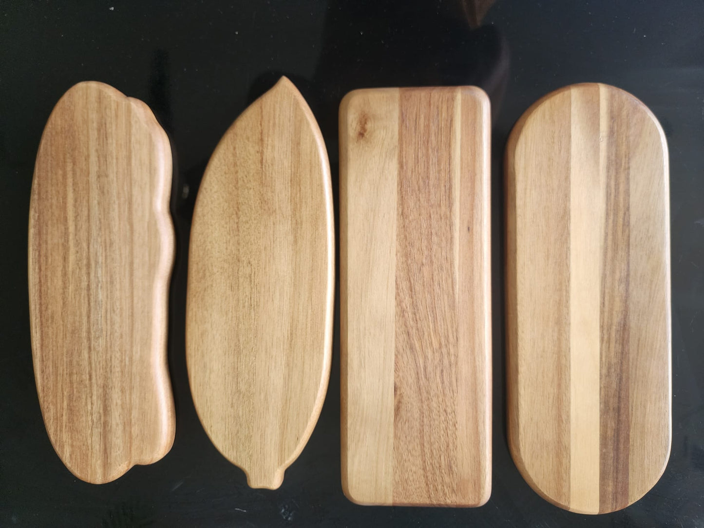 Set of 4 pieces of Eco-friendly Acacia Wood Leaf/cloud/rectangular/oval Shaped Wooden Tray