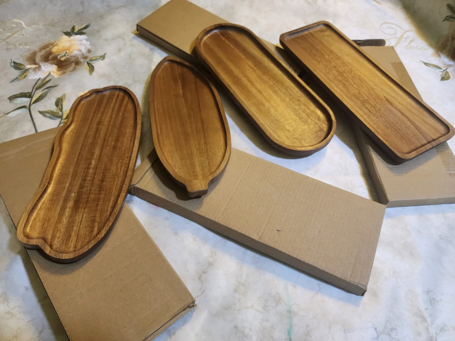 Set of 4 pieces of Eco-friendly Acacia Wood Leaf/cloud/rectangular/oval Shaped Wooden Tray