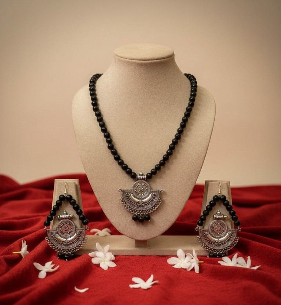 Beaded Black Pearls Necklace – Handcrafted Elegant Jewelry